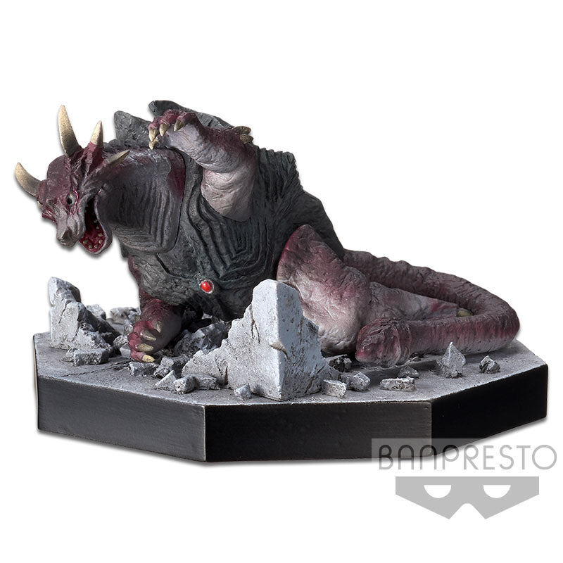 Ultraman Tiga Special Effects Stagement - Evil Tiga, Ultraman Tiga and Guardie